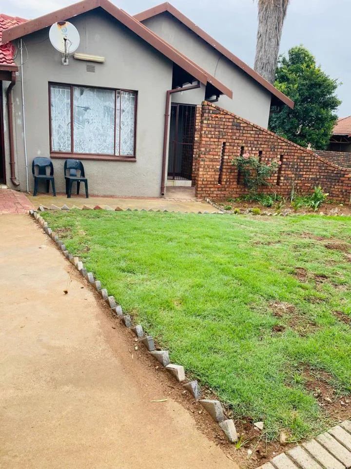 4 Bedroom House for sale in Mineralia