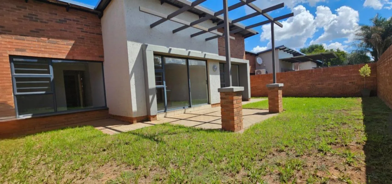 3 Bedroom Townhouse for sale in Langenhovenpark
