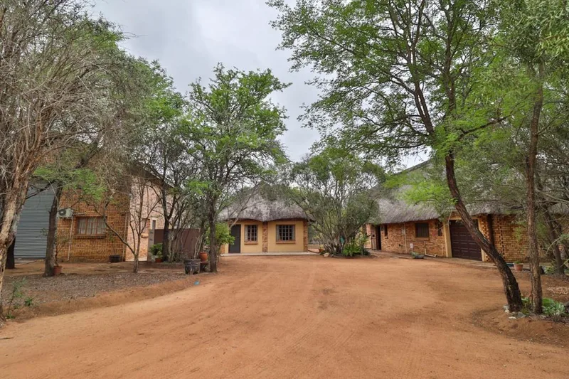 8 Bedroom House for sale in Marloth Park