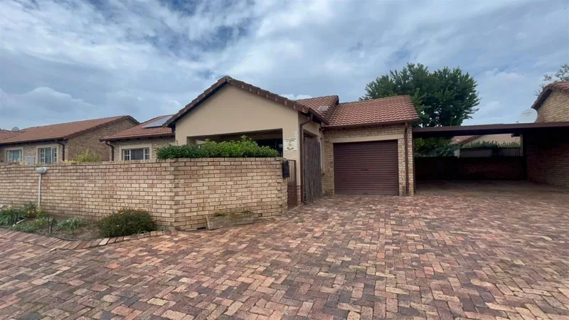 2 Bedroom Townhouse for sale in Sasolburg Central