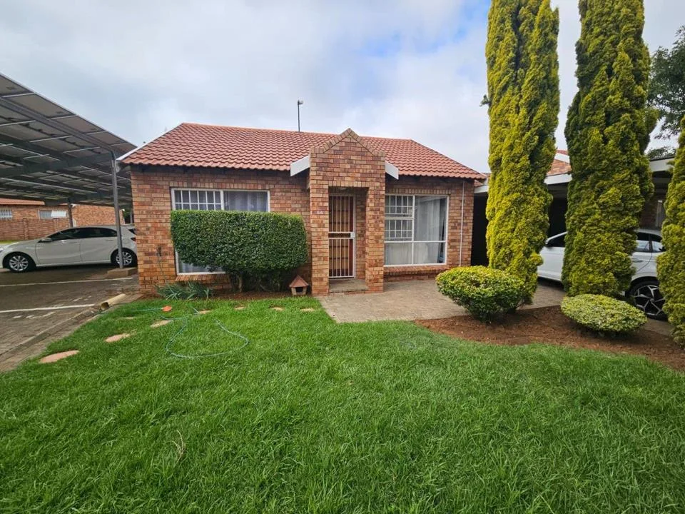 2 Bedroom Townhouse for sale in Universitas