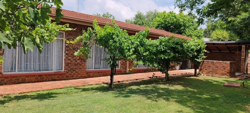 4 Bedroom House for sale in Vredefort