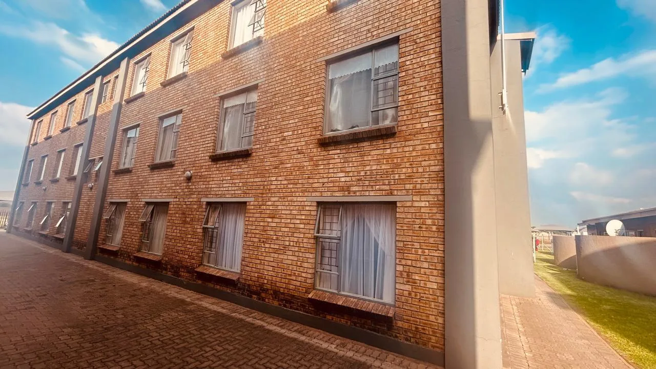 1 Bedroom Townhouse for sale in Vanderbijlpark CW 3