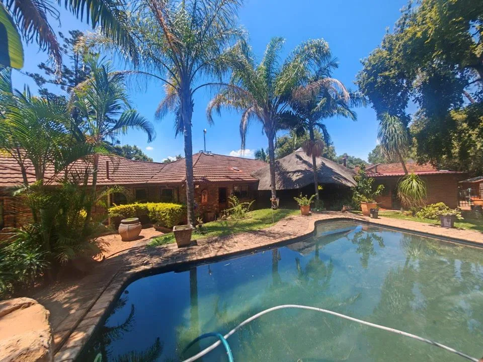 7 Bedroom House for sale in Florauna