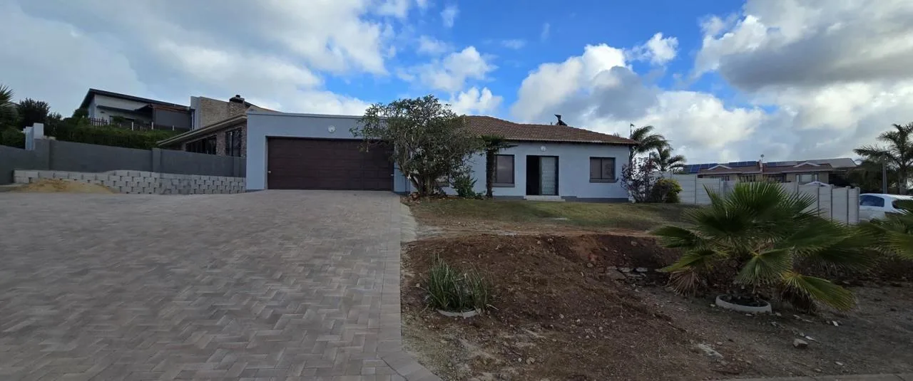 2 Bedroom House for sale in Hartenbos Heuwels