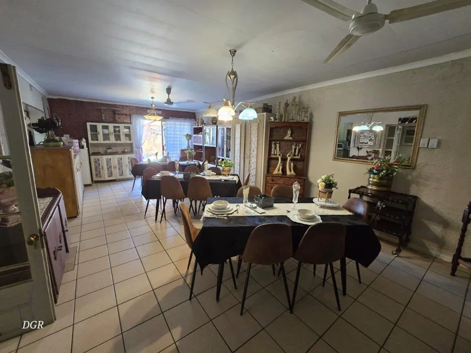10 Bedroom House for sale in Rhodesdene
