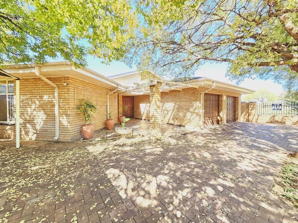 4 Bedroom House for sale in Heilige Akker