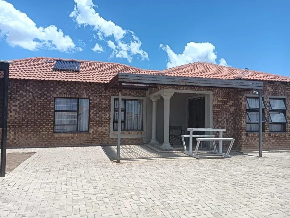3 Bedroom House for sale in Hillside View