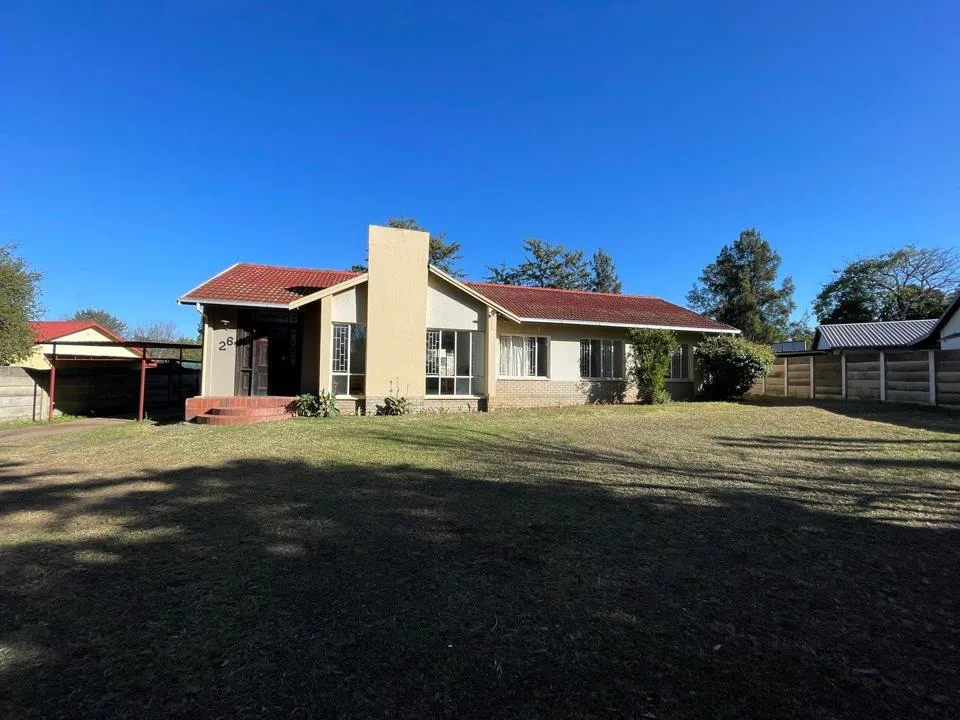 3 Bedroom House for sale in Huttenheights