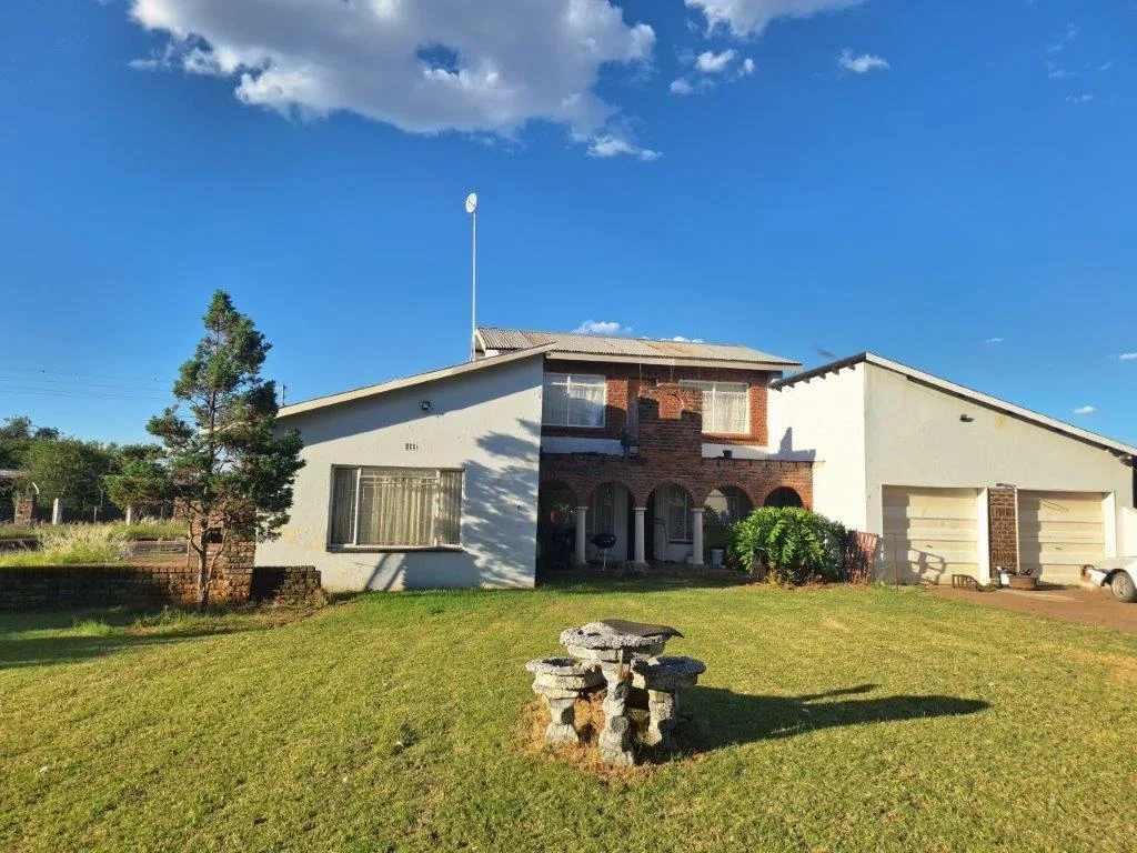 21.4 ha Farm in Rustenburg Central