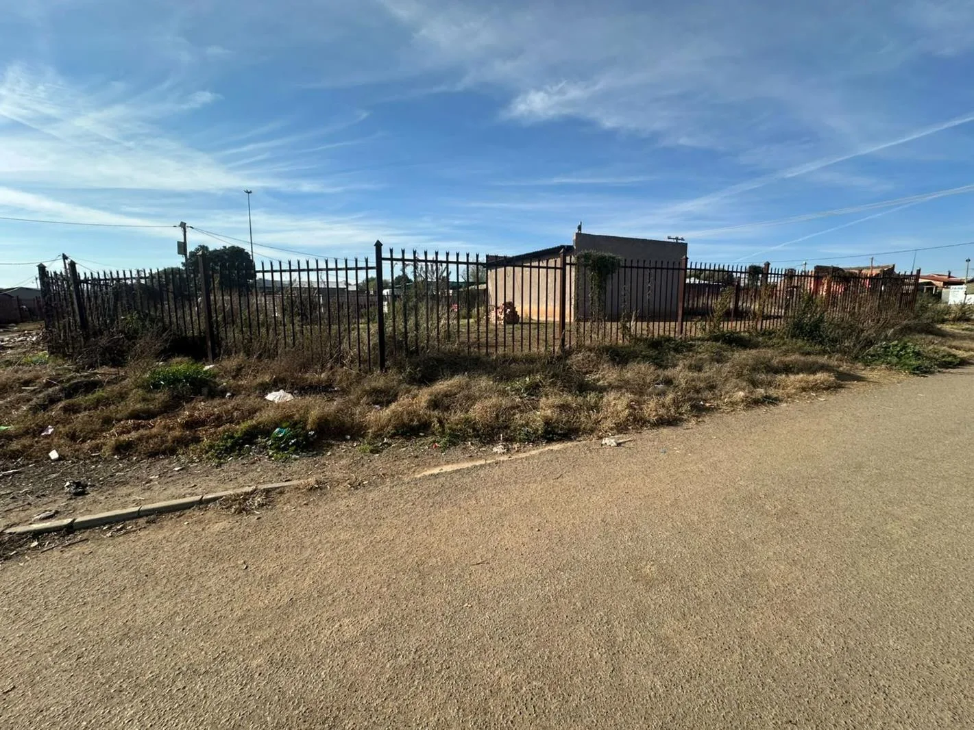 735 m² Land available in Roodewal