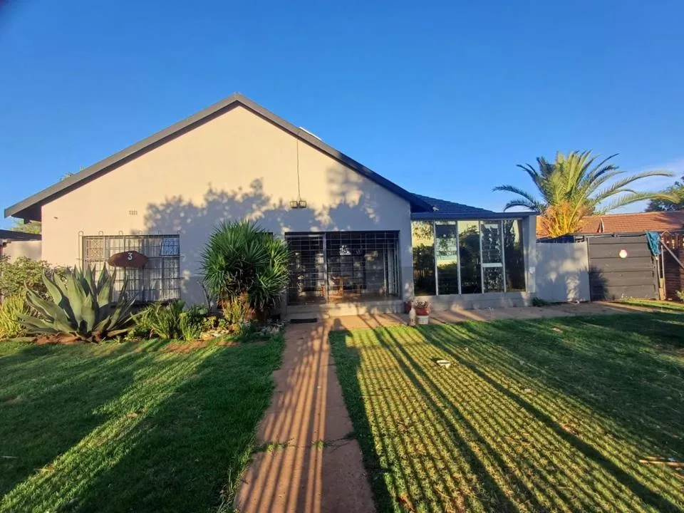 3 Bedroom House for sale in Stilfontein