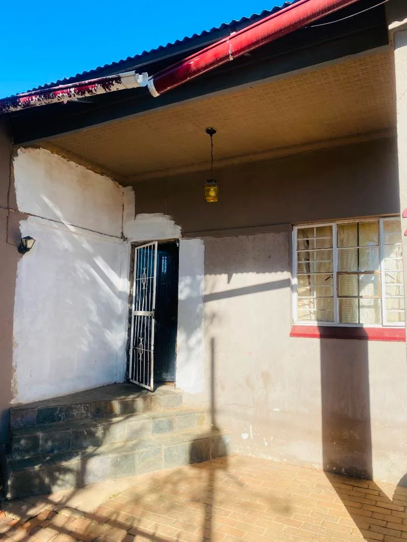 1 Bedroom Garden Cottage in Bezuidenhout Valley