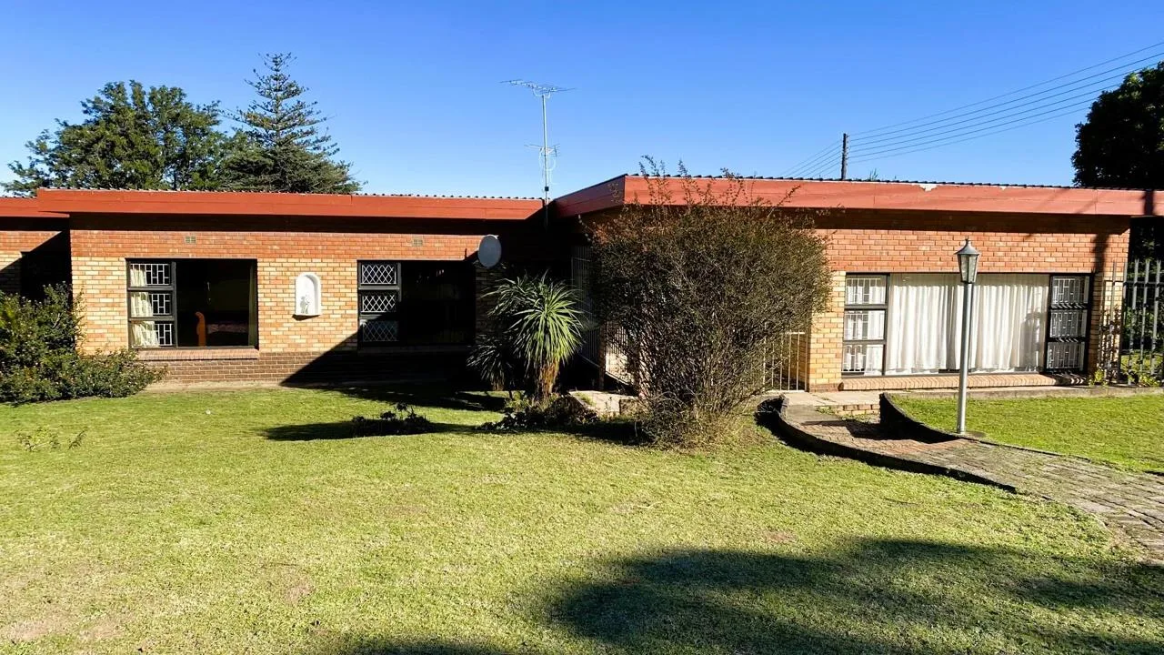 4 Bedroom House for sale in Alexandria