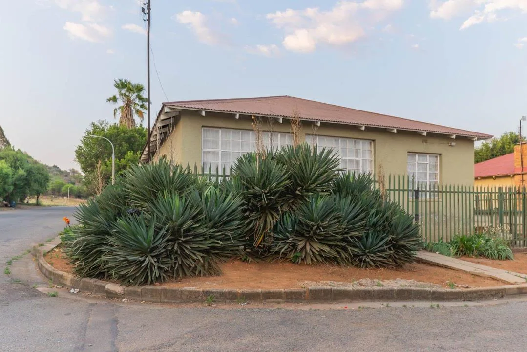 3 Bedroom House for sale in Elandsheuwel