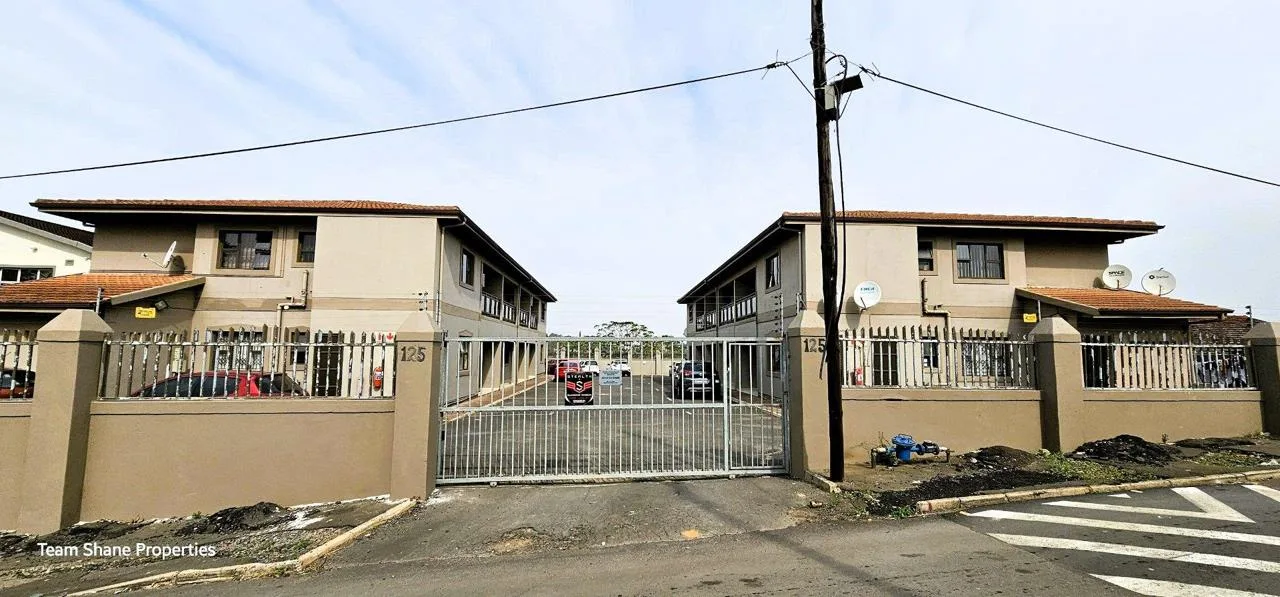 3 Bedroom Apartment / flat for sale in Clare Hills