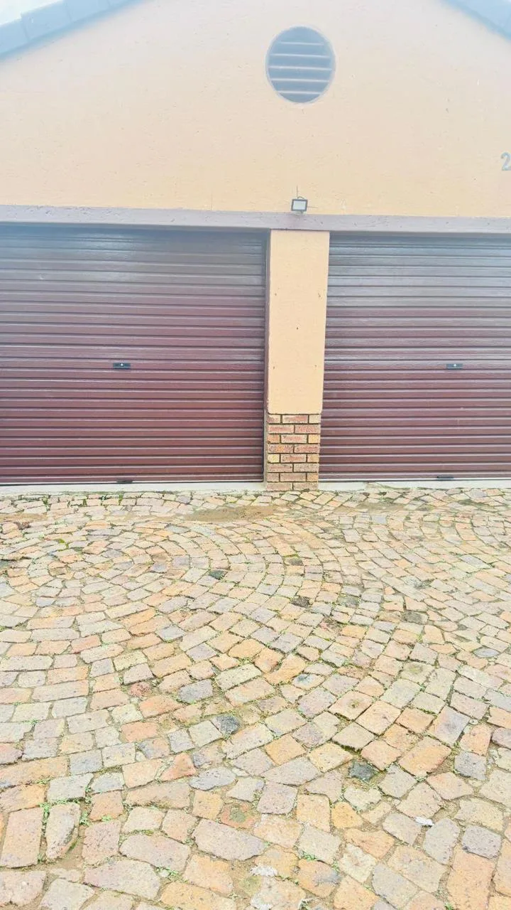 4 Bedroom House for sale in Reyno Ridge