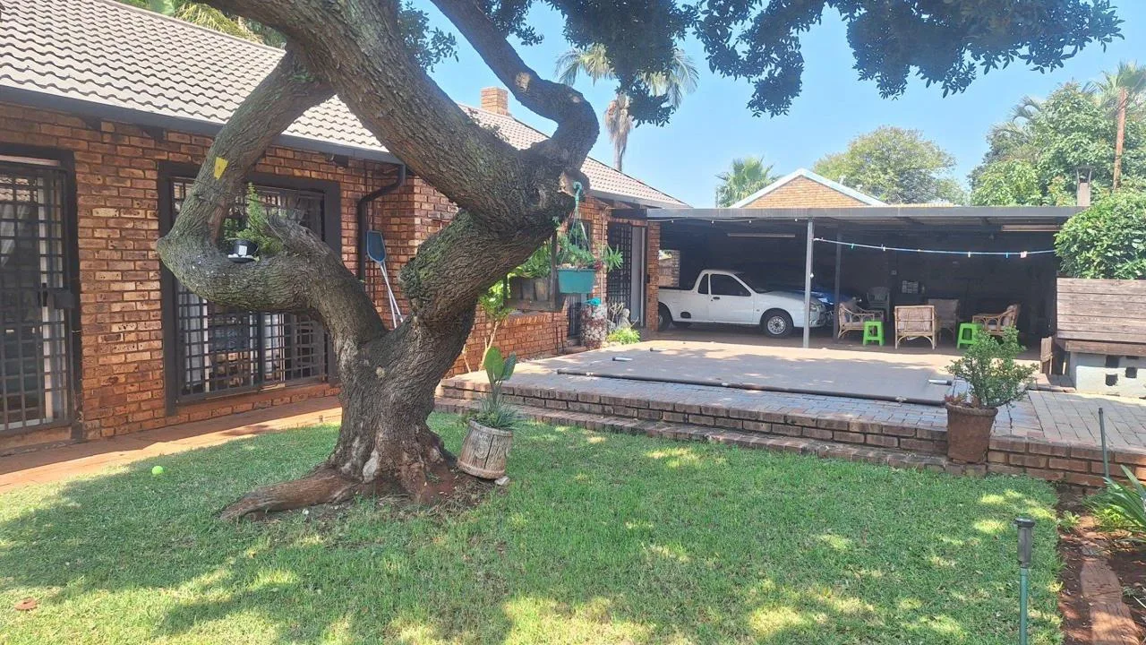 4 Bedroom House for sale in Hesteapark