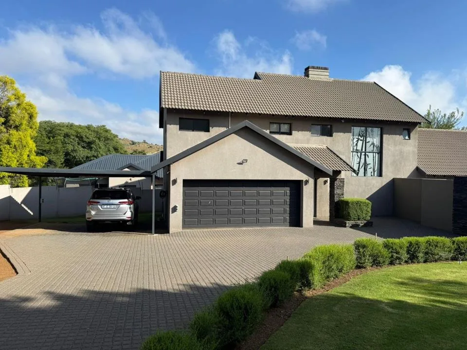 4 Bedroom House for sale in Alberante