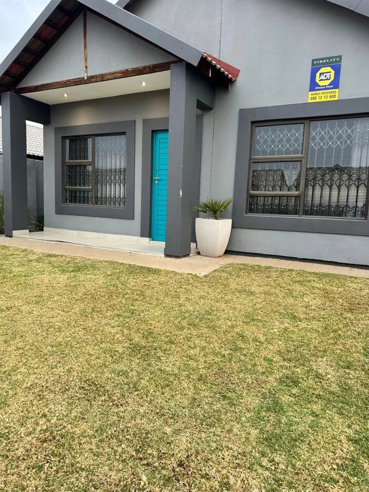 3 Bedroom House for sale in Bloemspruit