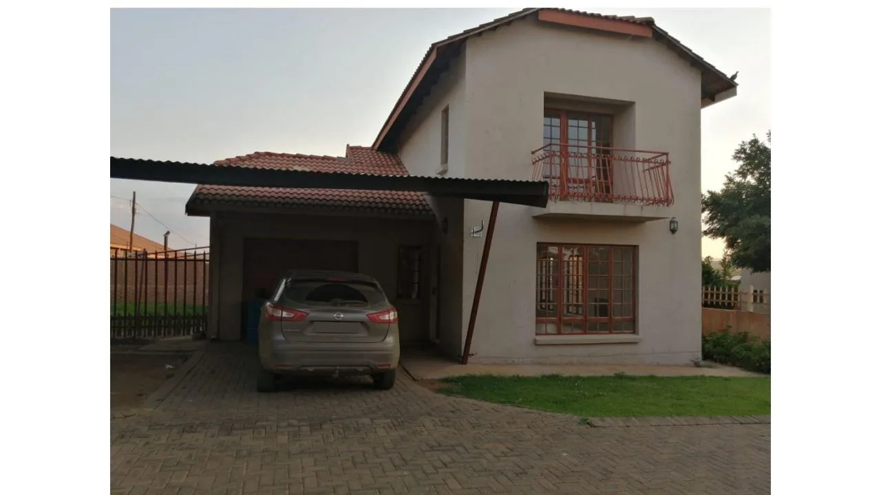2 Bedroom Townhouse for sale in Lydenburg