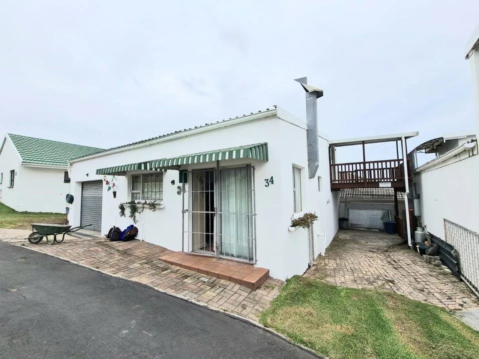 3 Bedroom House for sale in Cintsa West