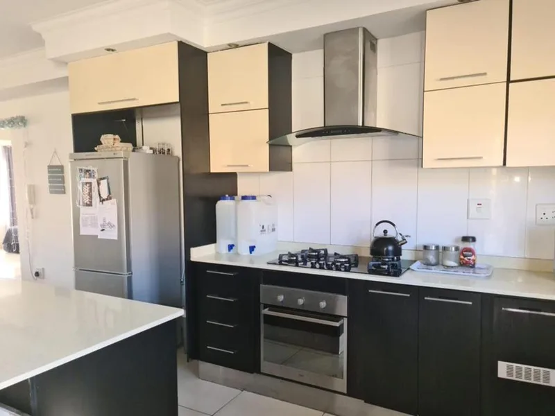 3 Bedroom Apartment / flat for sale in Shulton Park