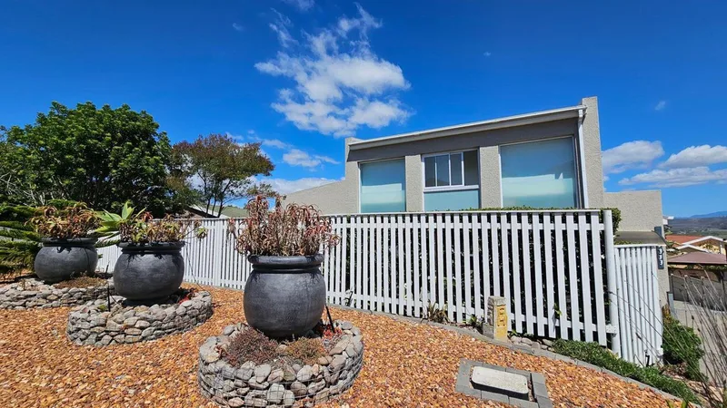 4 Bedroom House for sale in Reebok