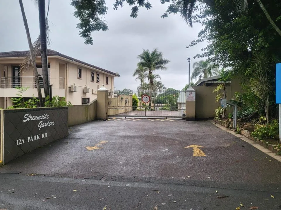 3 Bedroom Townhouse for sale in Queensburgh Central
