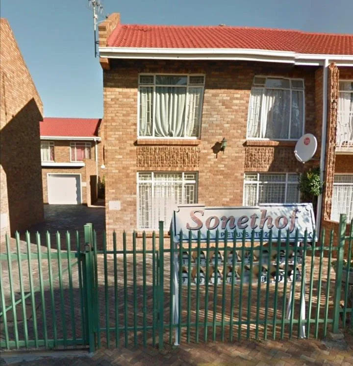 2 Bedroom Apartment / flat for sale in Potchefstroom Central