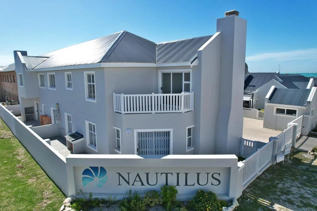 2 Bedroom House for sale in Struisbaai