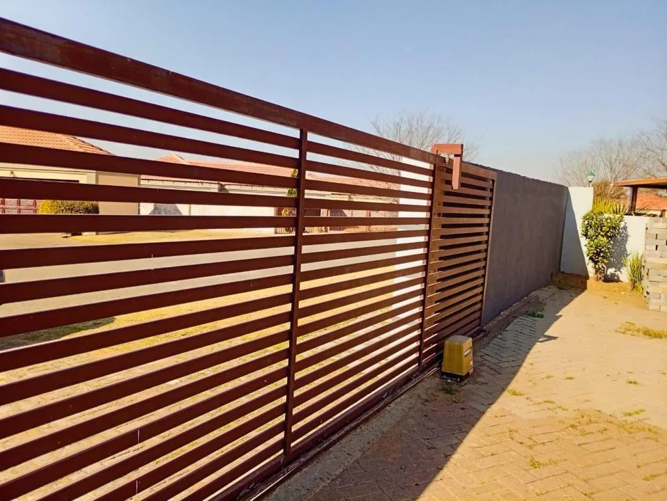 3 Bedroom Townhouse for sale in Jackaroo Park