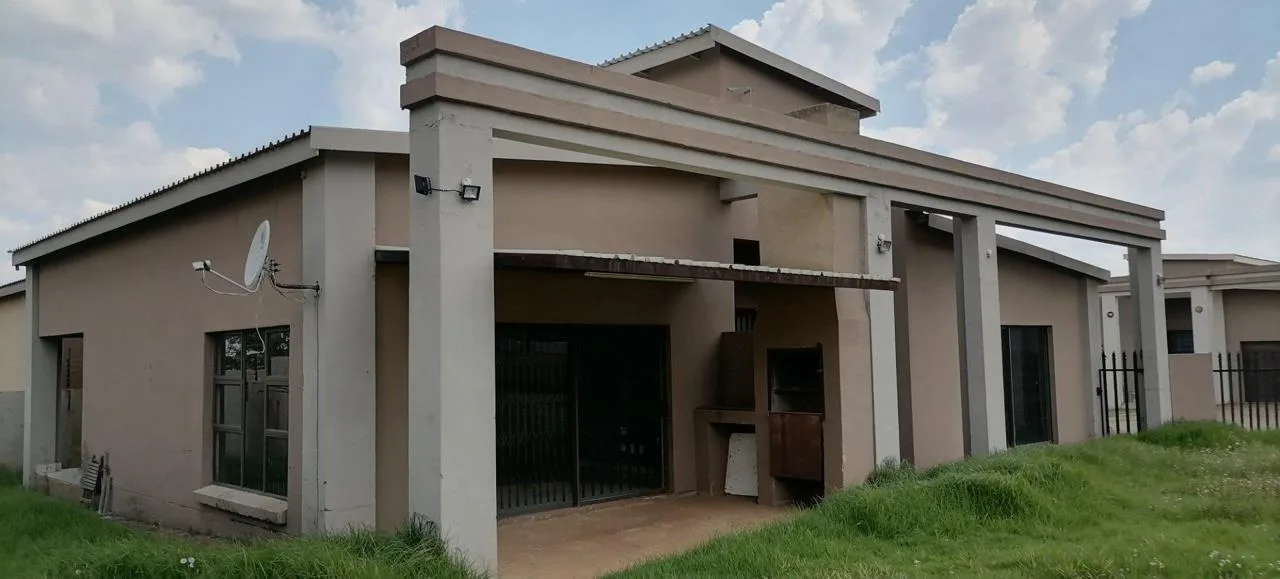 3 Bedroom House for sale in Bergsig