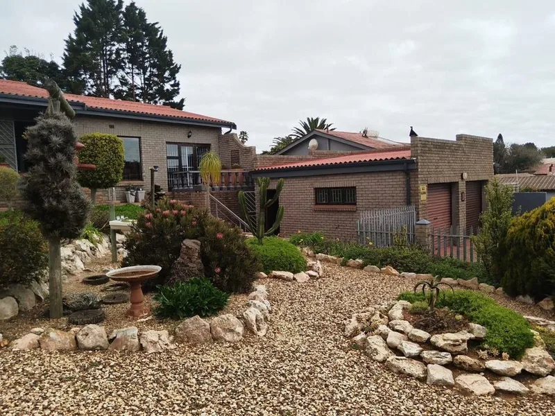 3 Bedroom House for sale in Vredenburg