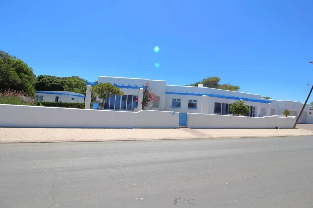 4 Bedroom House for sale in Velddrif
