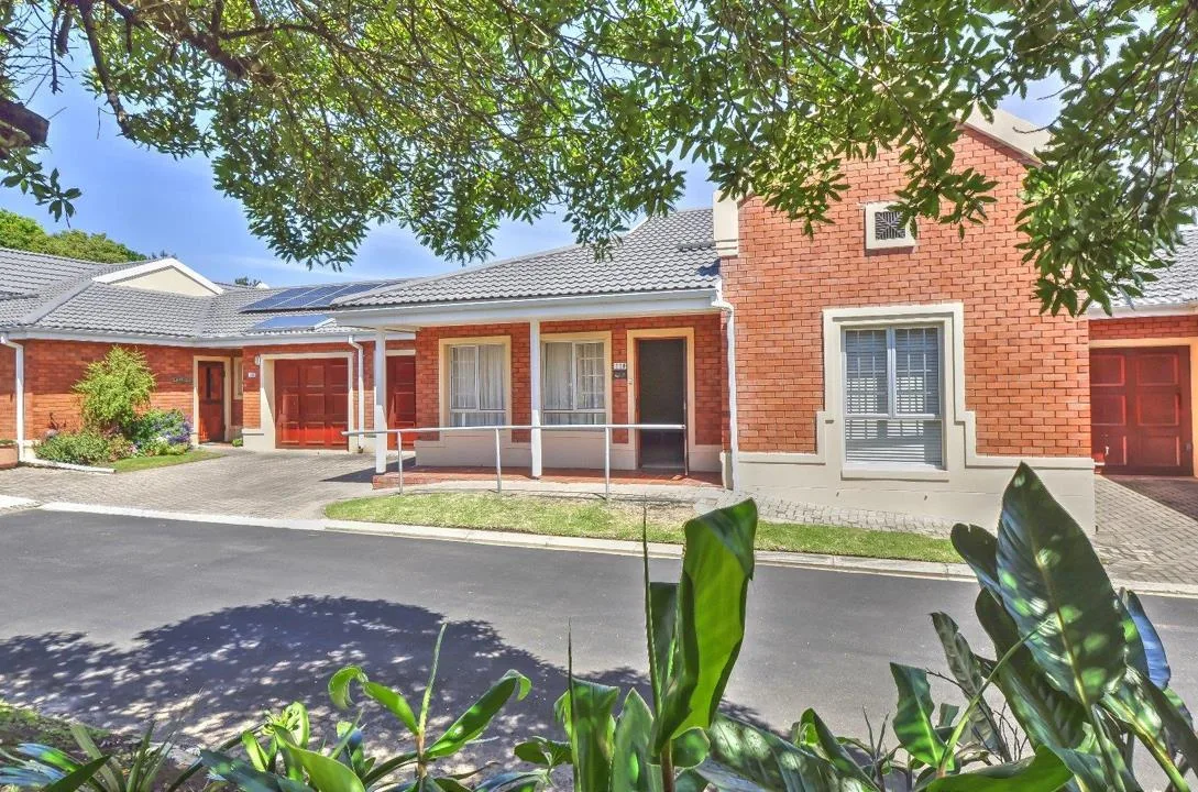 3 Bedroom House for sale in Denneoord