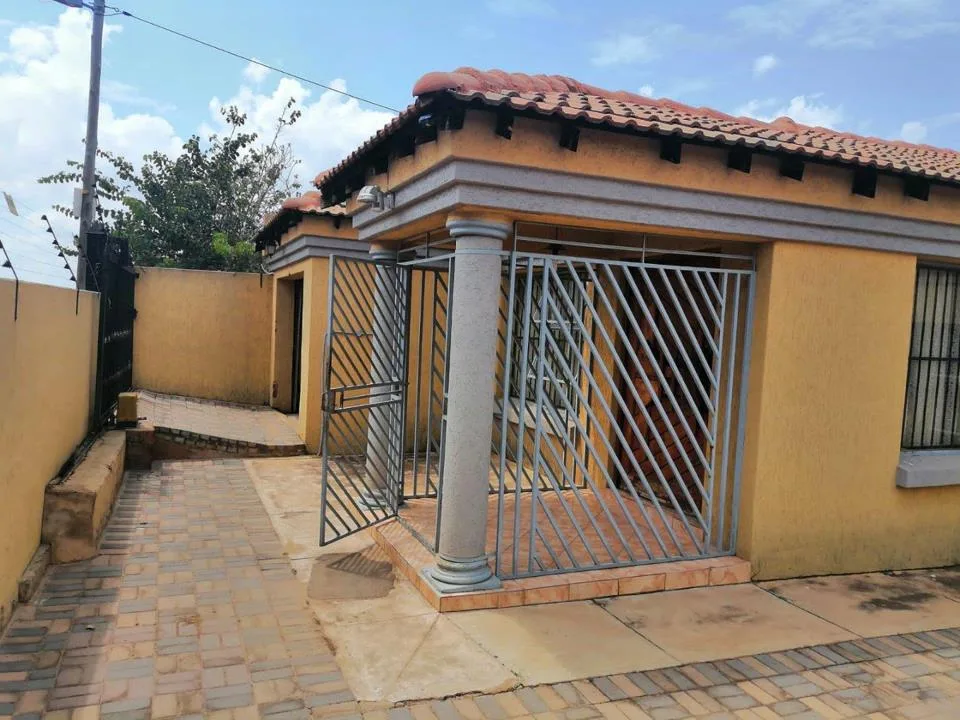 3 Bedroom House for sale in Mabopane