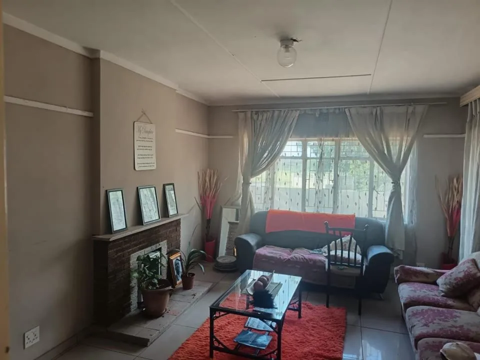 3 Bedroom House for sale in Vanderbijlpark CW 4