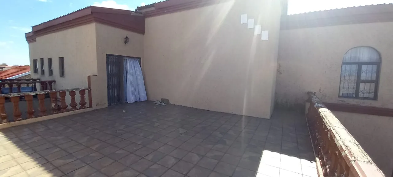 5 Bedroom House for sale in Zamdela