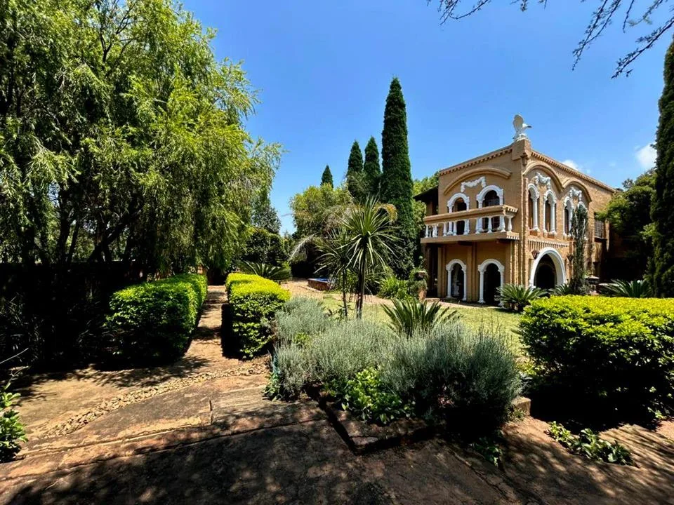 22 Bedroom House for sale in Kameeldrift West