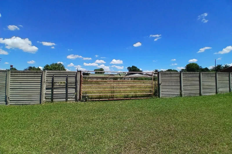 1 389 m² Land available in Pioneer Park