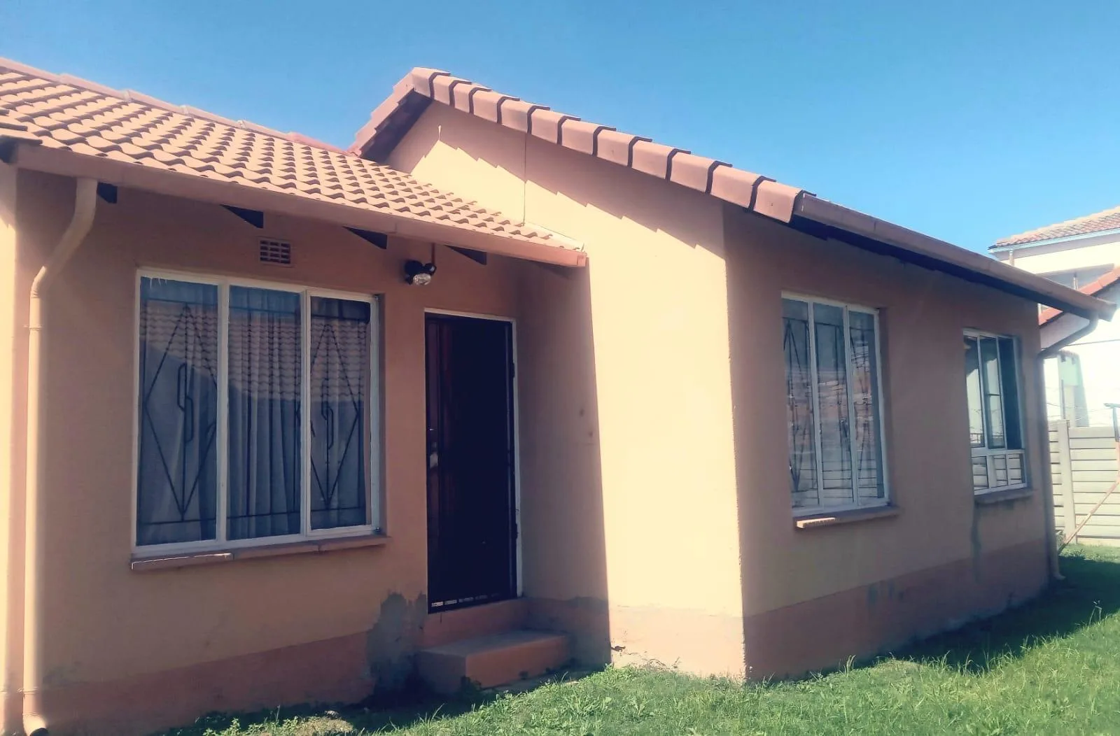 Property to rent in Lombardy East