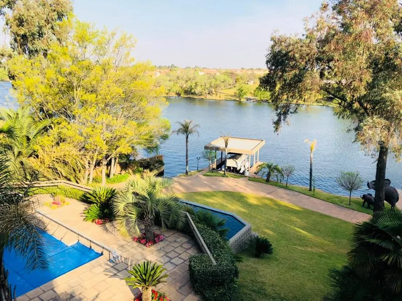 7 Bedroom House for sale in Mantevrede