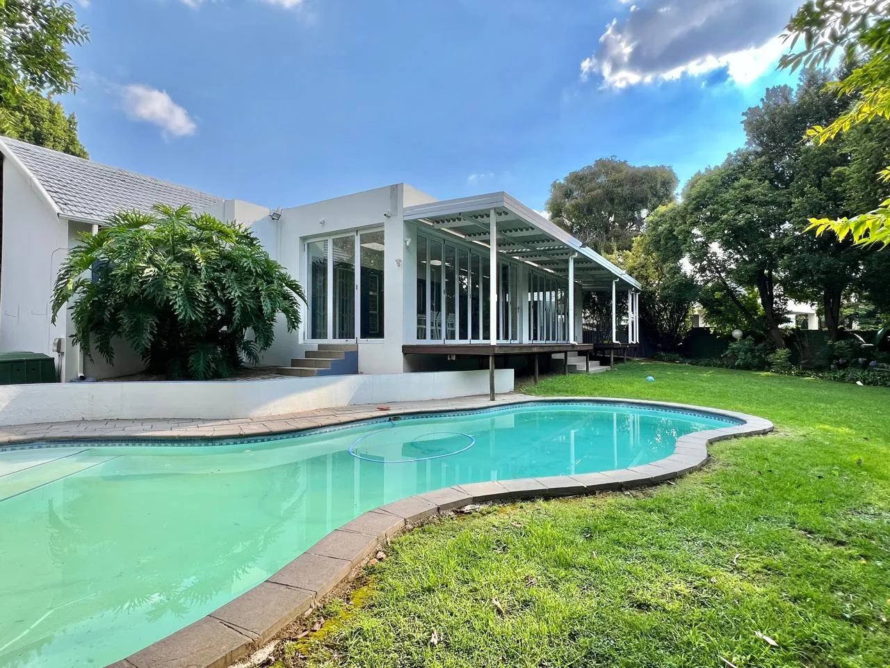 Property to rent in Gallo Manor