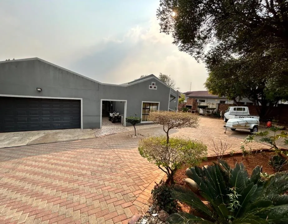 4 Bedroom House for sale in Hartswater