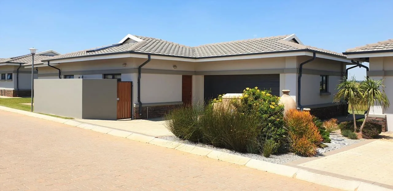 3 Bedroom House for sale in Zesfontein AH