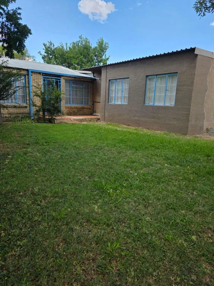 7 Bedroom House for sale in Brandwag