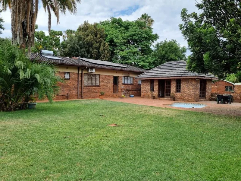 4 Bedroom House for sale in Mooinooi