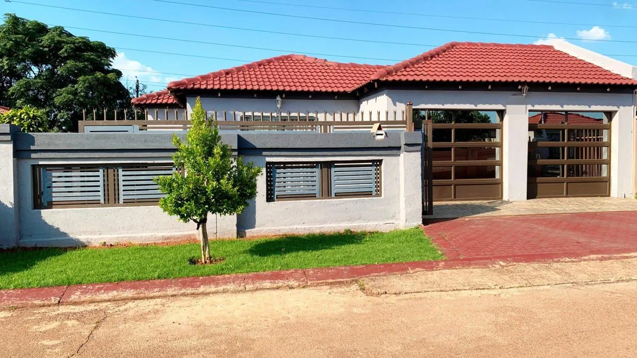 4 Bedroom House for sale in The Orchards
