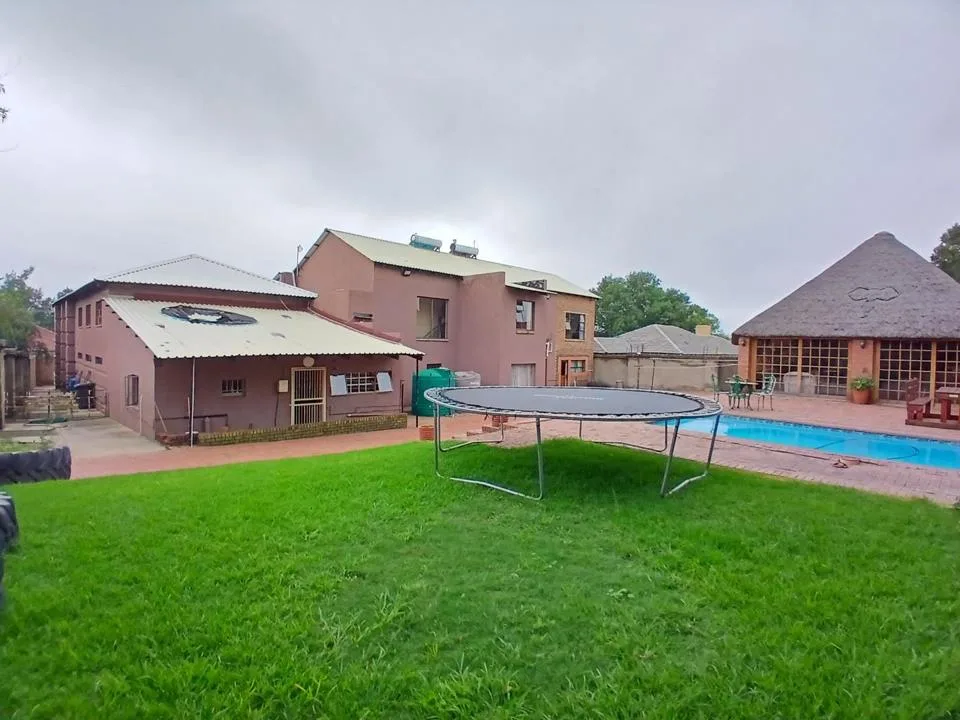 6 Bedroom House for sale in Ermelo